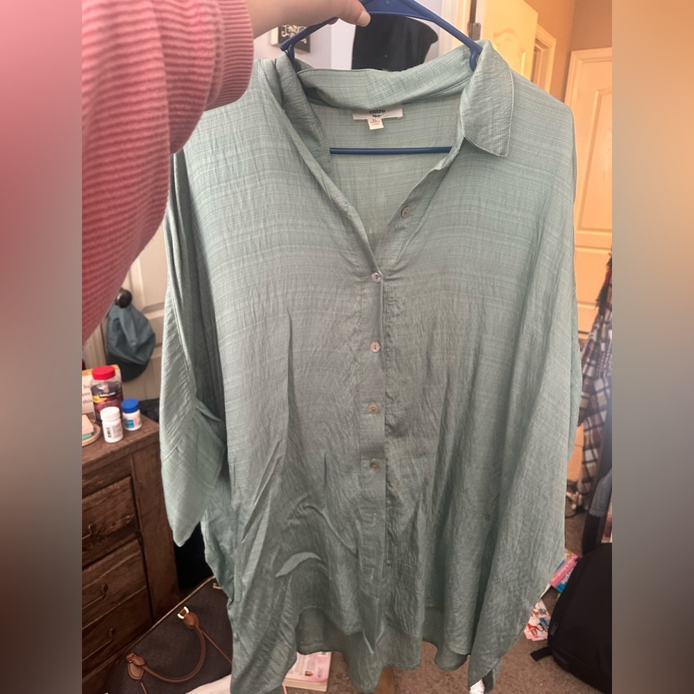 Entro Women's Blouse Size XL Baby Green  Long Sleeve Button Up Shirt Lightweight